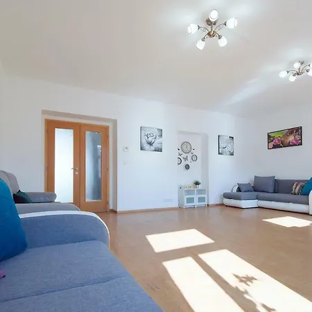 Apartment Modern Zborovska *