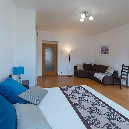 Modern Zborovska Apartment Prague
